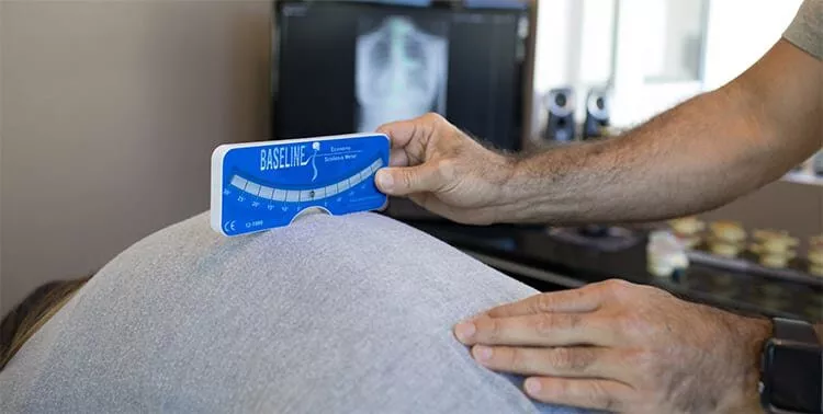 scoliosis-curvature-test